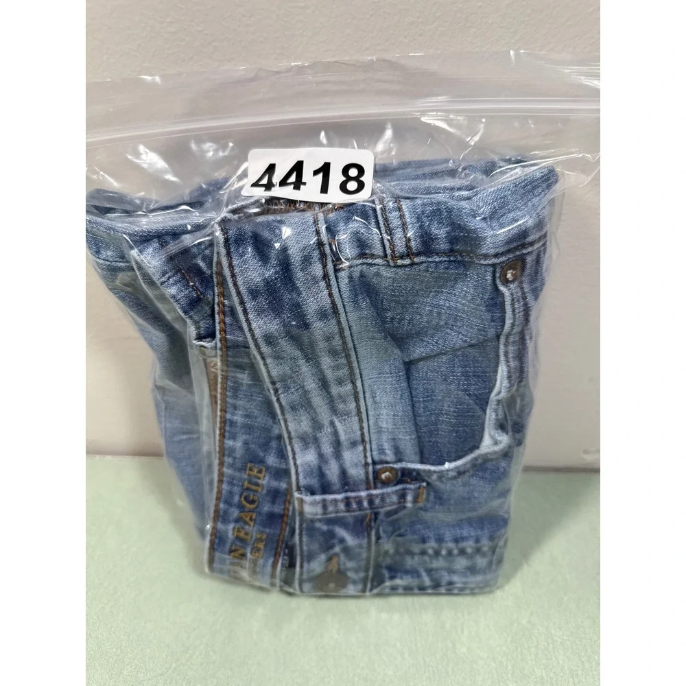American Eagle Mens 32x33 Slim Straight Distressed Denim Jeans Light Wash